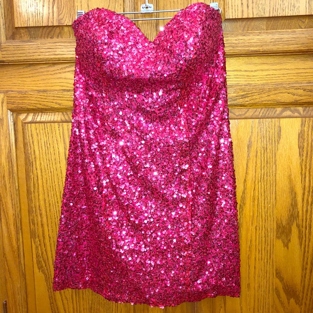 Like New Sassy Pink Sequined Strapless Mini Dress!